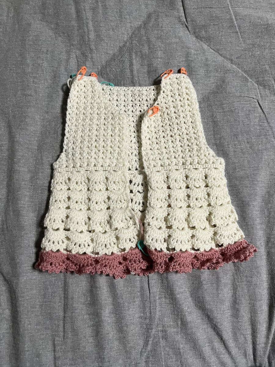 編み物出来てなかったけど、土日の2日間でプレゼントするベビー服が編めてホクホク⸜( ◜︎࿀◝︎ )⸝
あとはフリル付けてとじはぎすれば完成だ〜