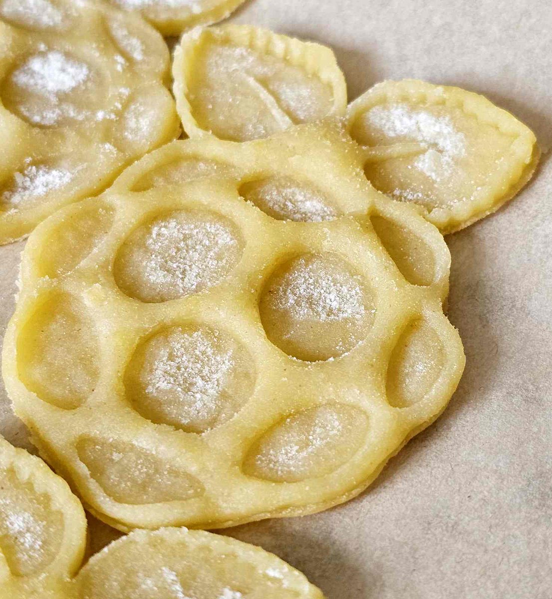 framboise314's tweet photo. Pour contrer les cookies #Calou de @AssoCaliban on a décidé de faire des cookies @Raspberry_Pi ! Les premiers essais c'était ce matin et ça devrait être pas mal la semaine prochaine à #AzayTech3D https://t.co/xYxzAu8RPh