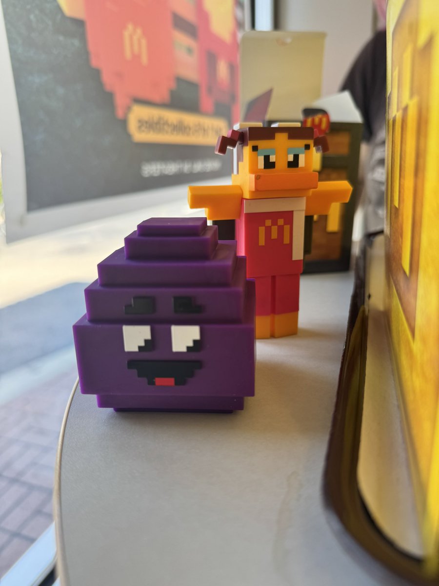 ItsJustTop's tweet image. Me and my gf got the Minecraft meal while we were hanging out for our one month anniversary