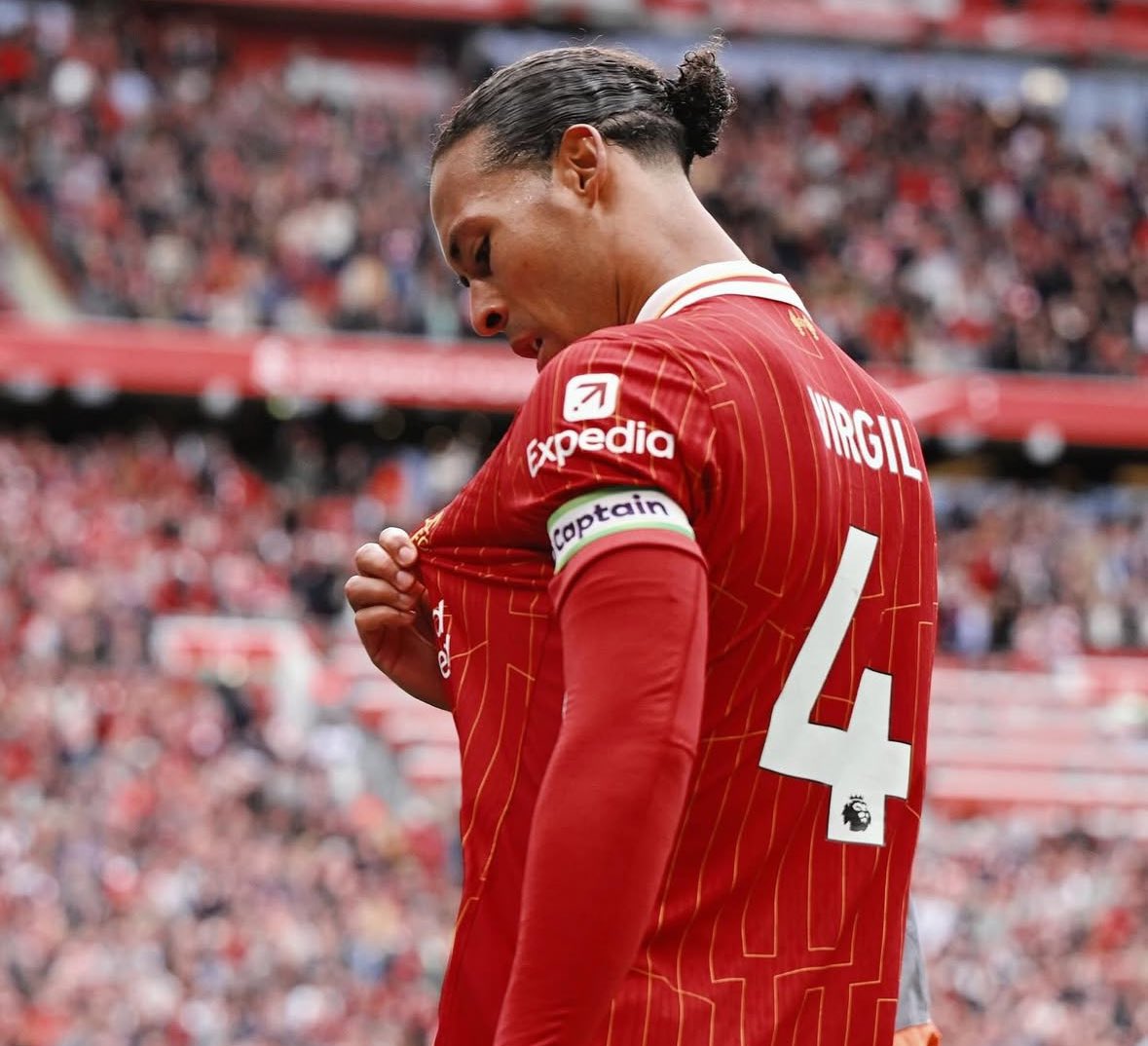 🚨⏳ Virgil van Dijk: “Everybody knows I love this club… let’s see what next week looks like!”.

New contract until June 2027, ready and sealed.