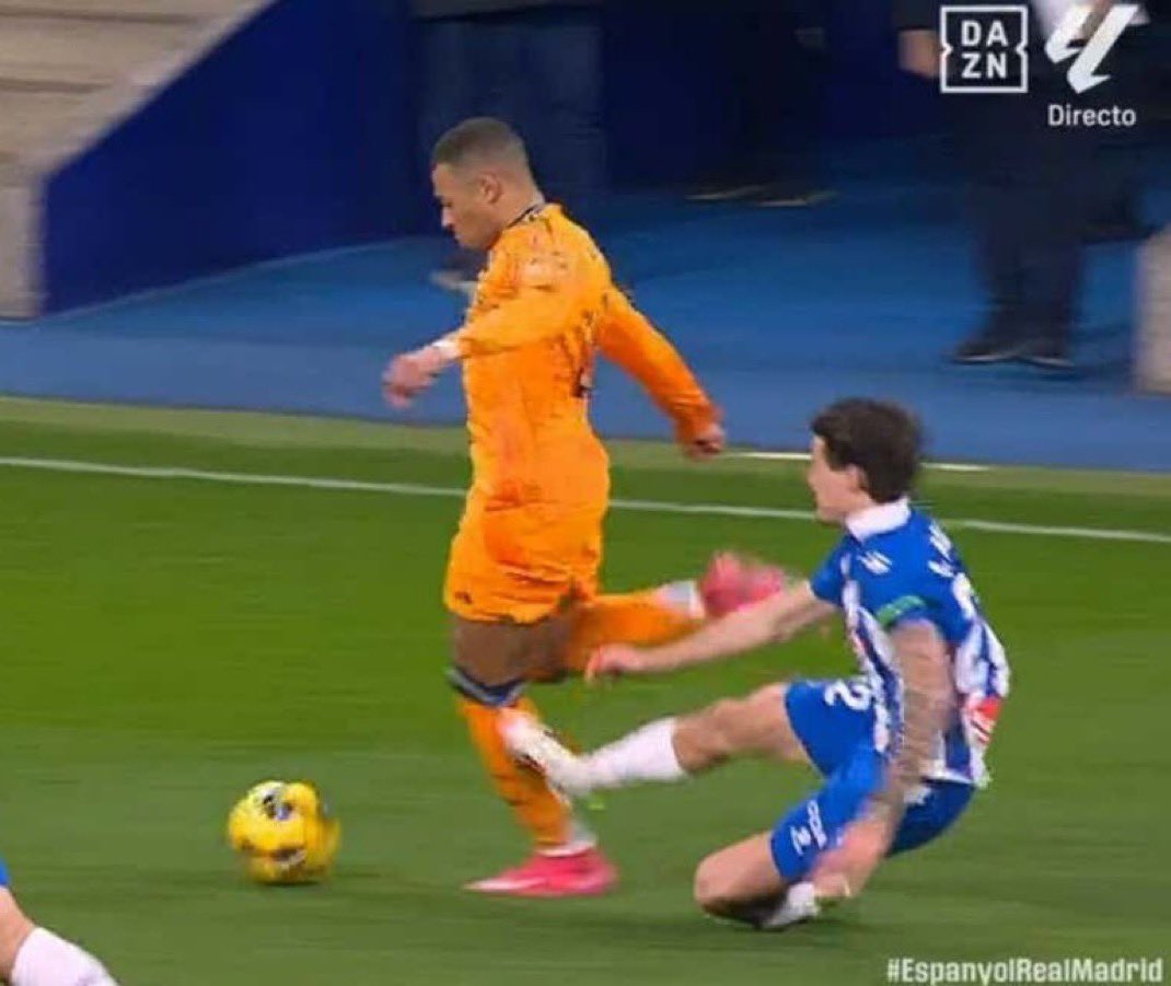 ghostbustergolo's tweet photo. La doble vara de medir
#alavesrealmadrid https://t.co/wRrUvEHZdL
