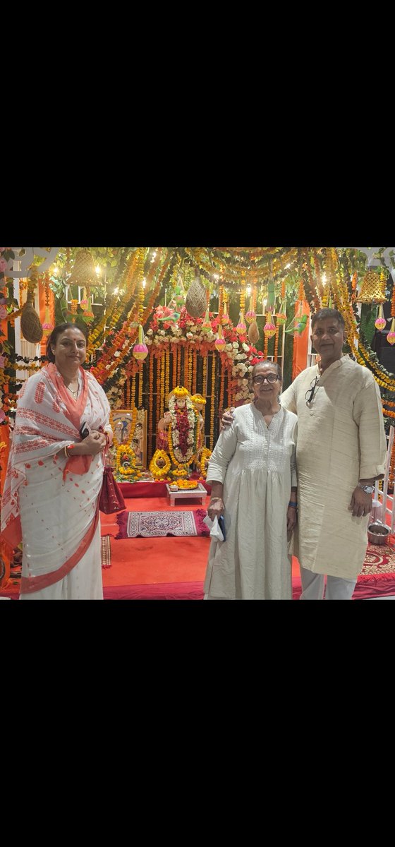 Rathor1969's tweet photo. Historic Feat!
Sanjay Singh Rathore &amp; Family of Kolkata set a world record by organizing 1,25,000 Hanuman Chalisa recitations with 21 Pandits over 21 days (8 AM–8 PM), from March 22 to April 11, 2025.
Never done before by any individual or family!
Jai Hanuman
 #WorldRecord https://t.co/HJHpITHtgm