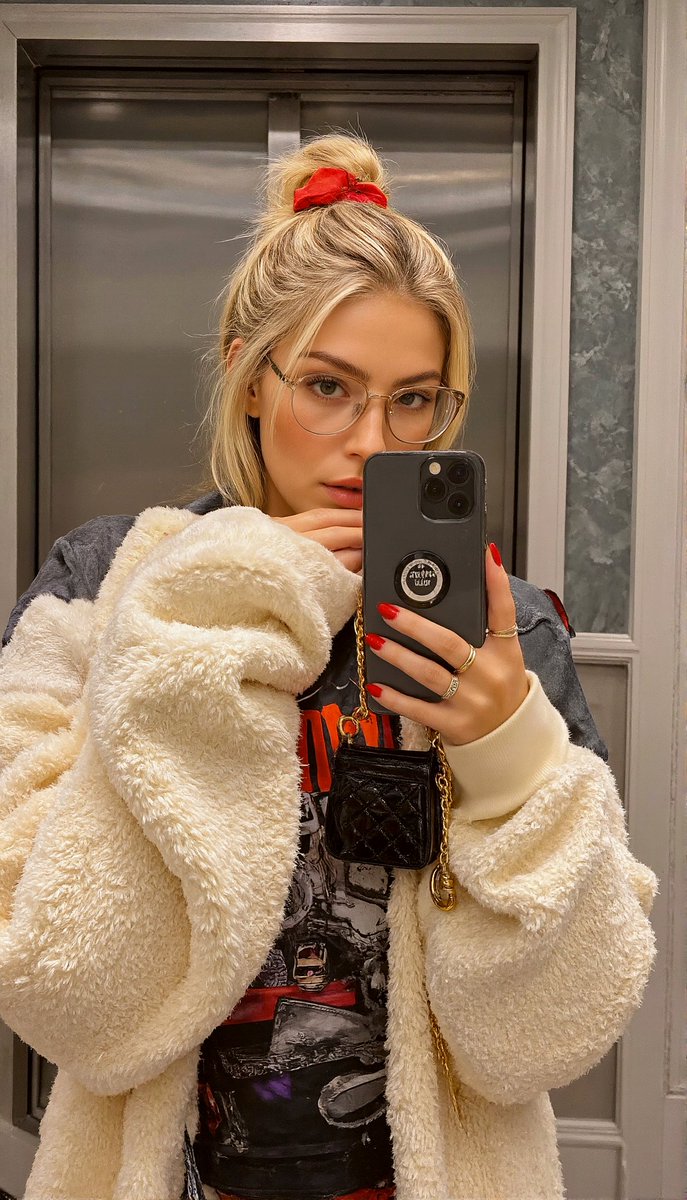 didn't plan much today... lazy sunday look. still turning heads in the elevator.