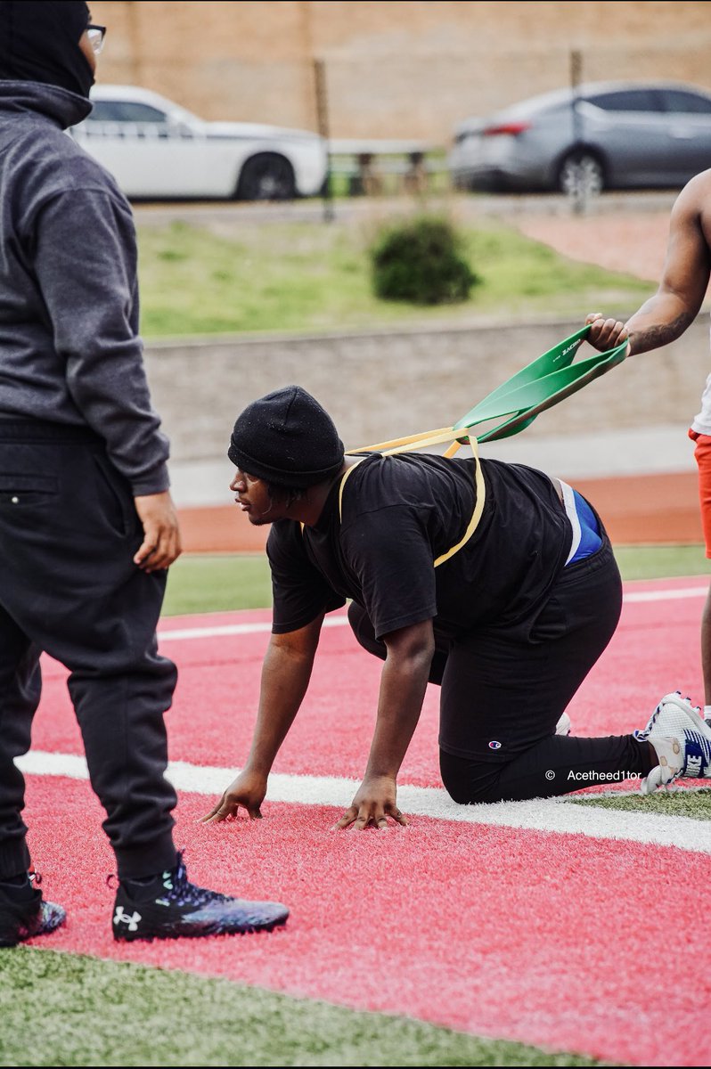 jtownfball314's tweet photo. Student-Athletes 🔒 In On Spring 🏈 Fundamentals! #InOurDNA @coachdgreen_ @JenningsSH_STL @JenningsK12 @TerryWilsonSTL @YolondaHenders2 @Realdeal_314 @STLhssports https://t.co/FSq8s7DvNE