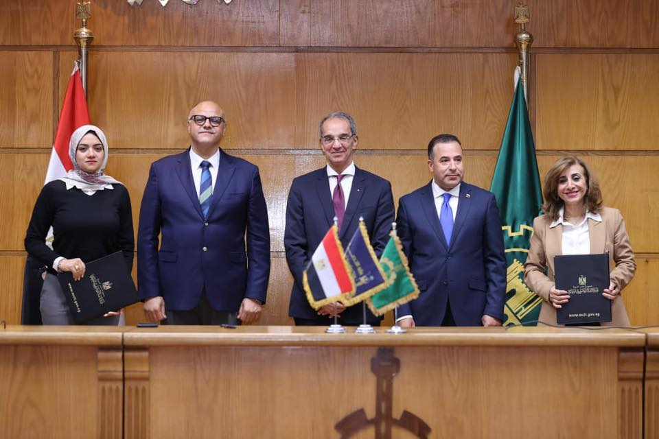 MCITEgypt's tweet photo. ICT Minister Talks Infrastructure, Digitization Projects with Qalyubia Governor, Witnesses MoU Signing on Digital Capacity Building
https://t.co/TefMJTyer5
#DigitalEgypt #DigitalTransformation #DecentLife https://t.co/kfShLwebRQ