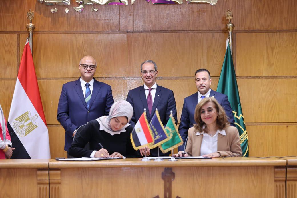 MCITEgypt's tweet photo. ICT Minister Talks Infrastructure, Digitization Projects with Qalyubia Governor, Witnesses MoU Signing on Digital Capacity Building
https://t.co/TefMJTyer5
#DigitalEgypt #DigitalTransformation #DecentLife https://t.co/kfShLwebRQ