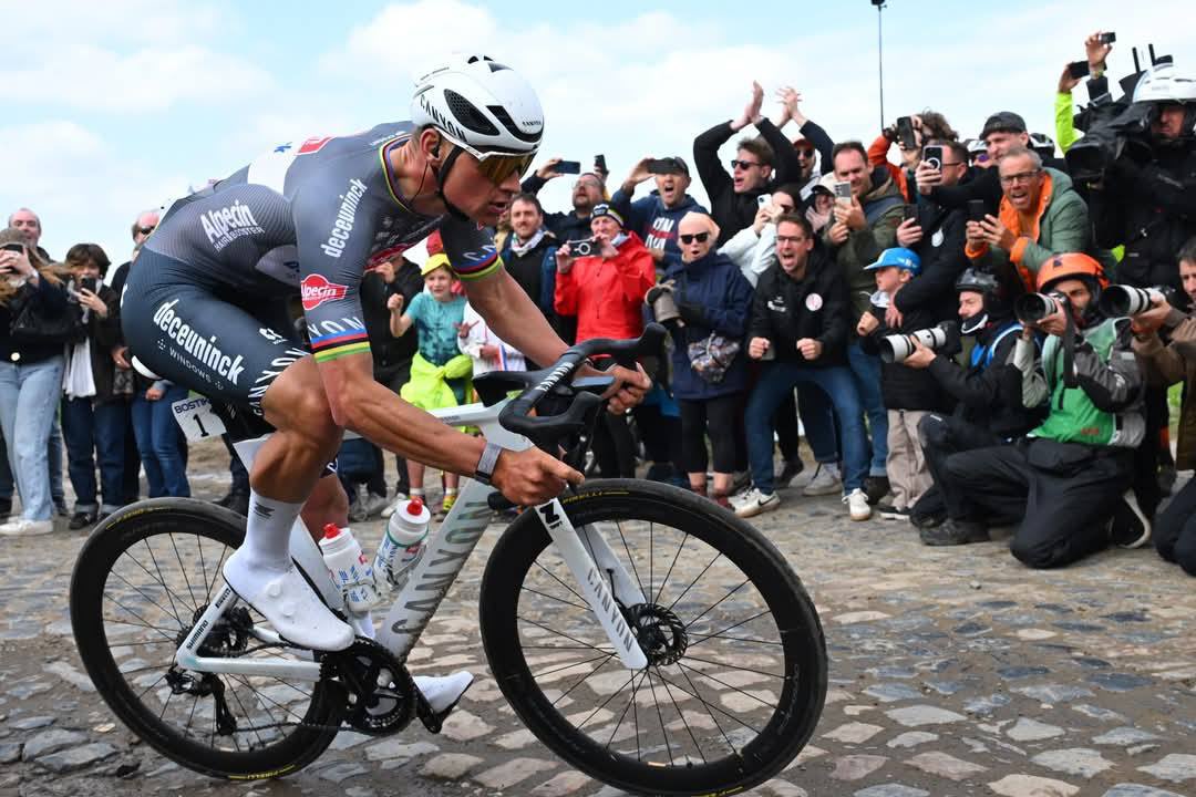 Damien Castelain (@damiencastelain) on Twitter photo Le Lion des Flandres rugit encore ! Félicitations à <a href="/mathieuvdpoel/">Mathieu Van der Poel</a> pour ce triomphe sur les pavés du #ParisRoubaix. La <a href="/MetropoleLille/">Métropole Européenne de Lille</a> vous attend cet été pour écrire une nouvelle page d’histoire au départ du <a href="/LeTour/">Tour de France™</a>. #TDF2025 Le Lion des Flandres rugit encore ! Félicitations à <a href="/mathieuvdpoel/">Mathieu Van der Poel</a> pour ce triomphe sur les pavés du #ParisRoubaix. La <a href="/MetropoleLille/">Métropole Européenne de Lille</a> vous attend cet été pour écrire une nouvelle page d’histoire au départ du <a href="/LeTour/">Tour de France™</a>. #TDF2025