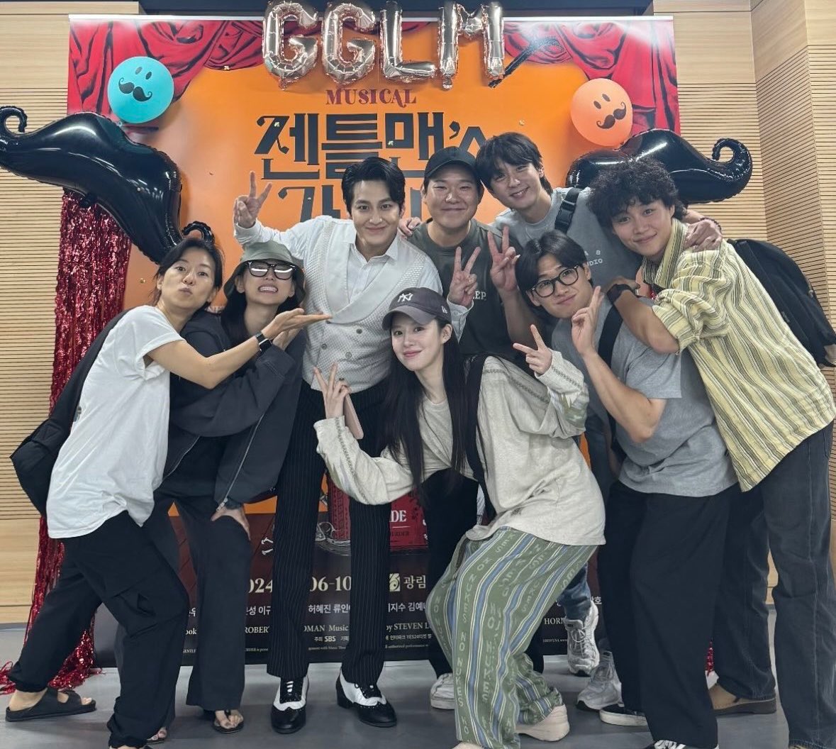 cookie960422's tweet photo. 내 로스쿨즈••• 오늘 로스쿨 첫방 4주년이래 https://t.co/iHeXN81a3B