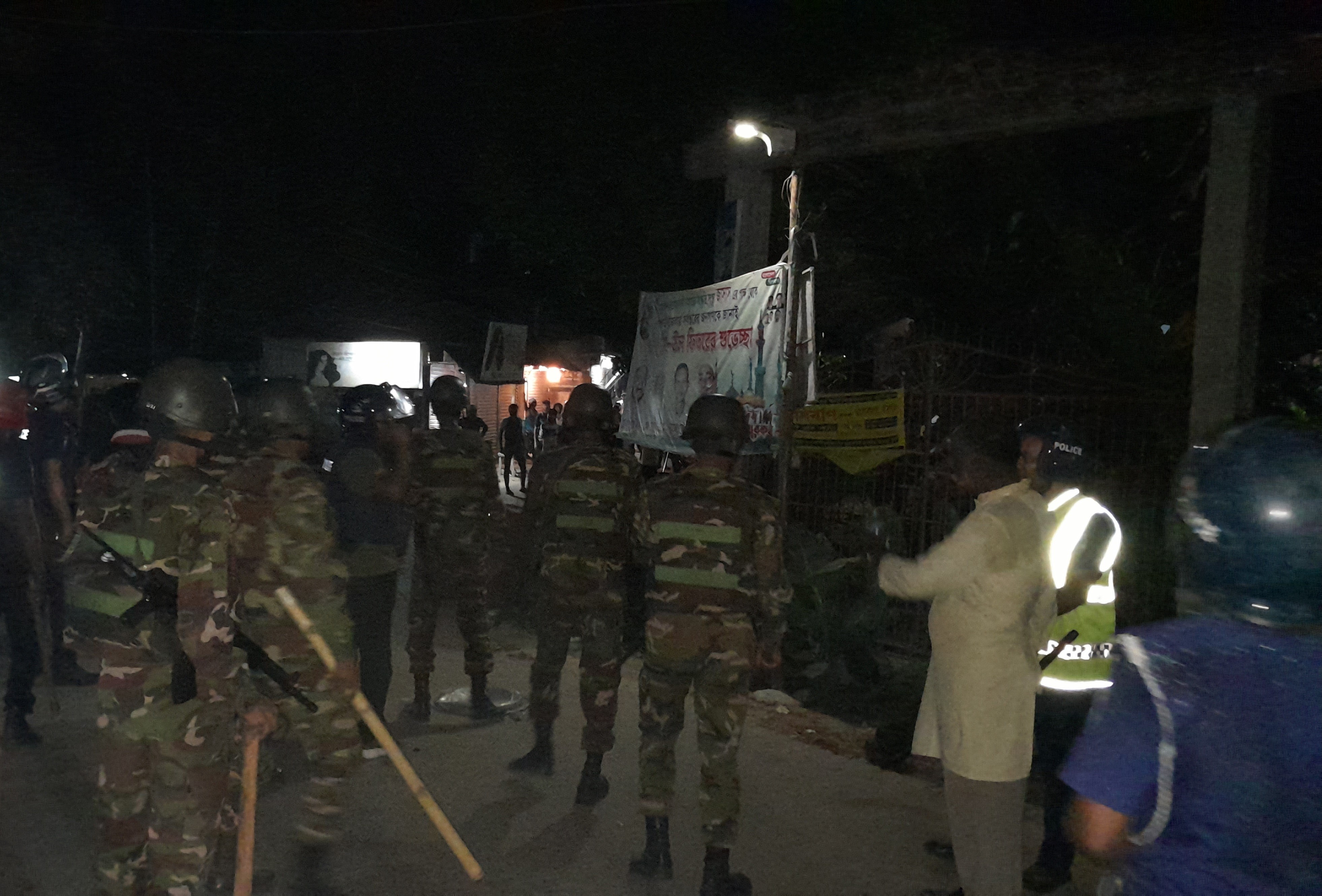 তুচ্ছ ঘটনায় দুই গ্রামবাসীদের মধ্যে সংঘর্ষ