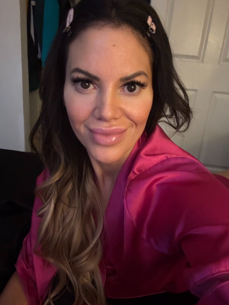 MeghanMartinez0's tweet photo. #entertainment #publishedmodel #covergirl #latina #actress #model #commercial #voiceoveractor #chicago #miami #losangeles #lasvegas #singer #dancer #boricua #florida #puertorico #aries #firesigns #tv #film #promomodel #pinup #lingerie #swimsuit #style https://t.co/HoB1zYEmek