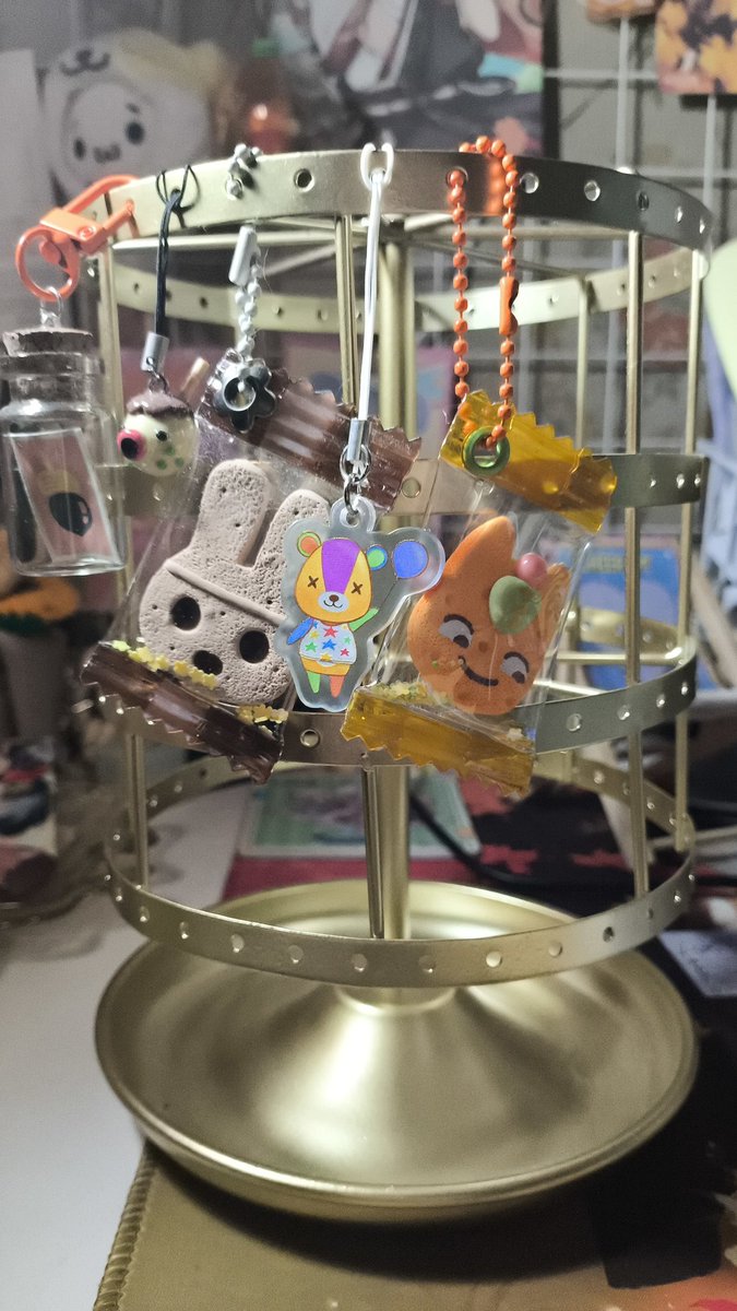 Also low-key the demons are telling me to collect all of chomkee's acnh gummy candies hmmm 🤔