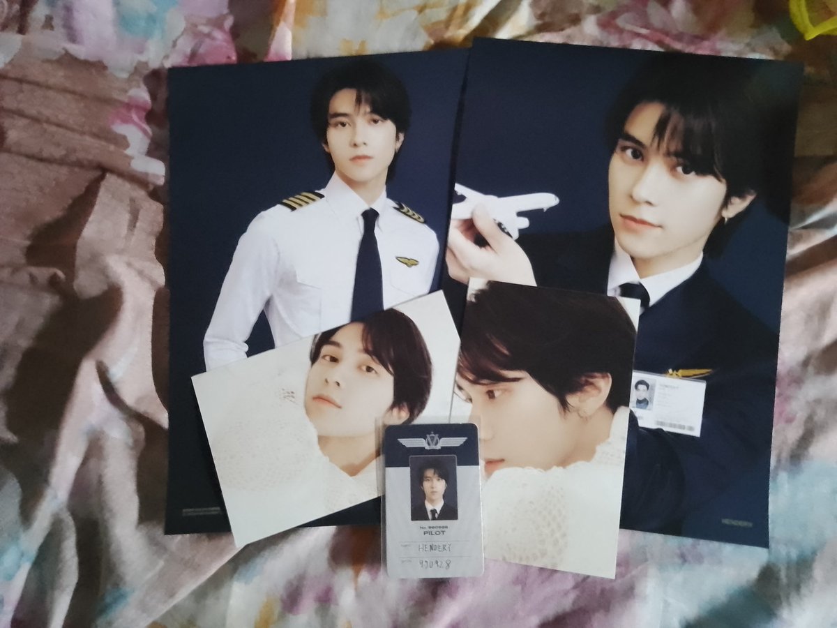 sk8terhoon24's tweet photo. #rensellables

wts | lfs | ph
hendery season's greetings 2022 set [posters, postcards, photocard)
ʕ⁠っ⁠•⁠ᴥ⁠•⁠ʔ⁠っ P280.00 set, clean. reply or dm

💌: nct wayv sg 2022 pilot
🌎 Binangonan, Rizal https://t.co/II36efCFze