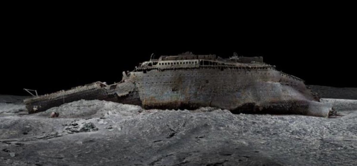 CerfiaFR's tweet photo. 🇬🇧⚓️ FLASH | Des images inédites du Titanic ont été dévoilées grâce à un scan 3D de 700 000 photos, au fond de l’océan. Elles révèlent que le paquebot a rompu en 2, notamment à cause de fissures de la taille d’un papier A4 après le choc avec l’iceberg. https://t.co/mX1yf6qBHg