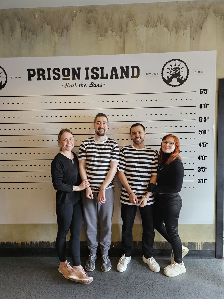 We got rank 1 of the month in Prison island :D! Having a fun double date day 🥰😎 now onto dinner!