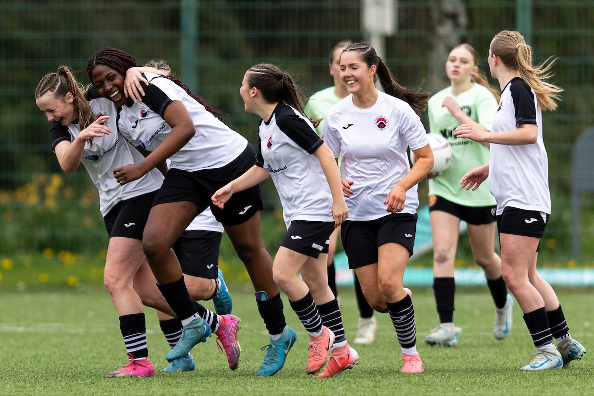 FAWales's tweet image. 🏆 @PontyUnitedW are #ButeEnergyU16sCup winners! 

Ene Audu scores the winner as the Dragons defeat Cardiff Wanderers 2-1.