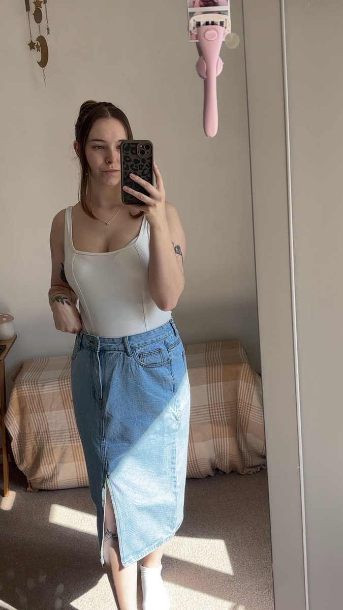 bambigodess's tweet photo. Locked in #findom #findomnewbie #paypigs #PaypigProblems #humanatm https://t.co/KhU2wwILB3