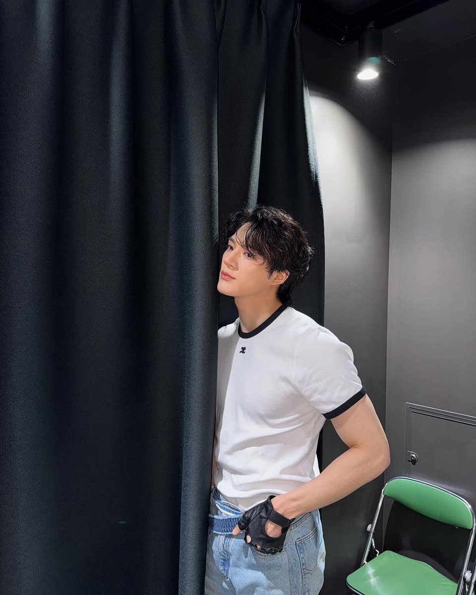 250413 #jeno leejen_o_423 instagram post

“🌕”