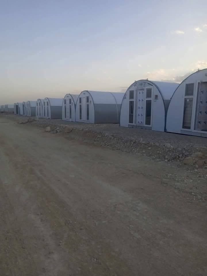 Suriye'nin kuzeyinde Türkiye sınırına yakın bölgedeki iki çadır kente, Türkiye ve Katar'ın desteğiyle yüz binlerce Gazzeli yerleştirilecek.