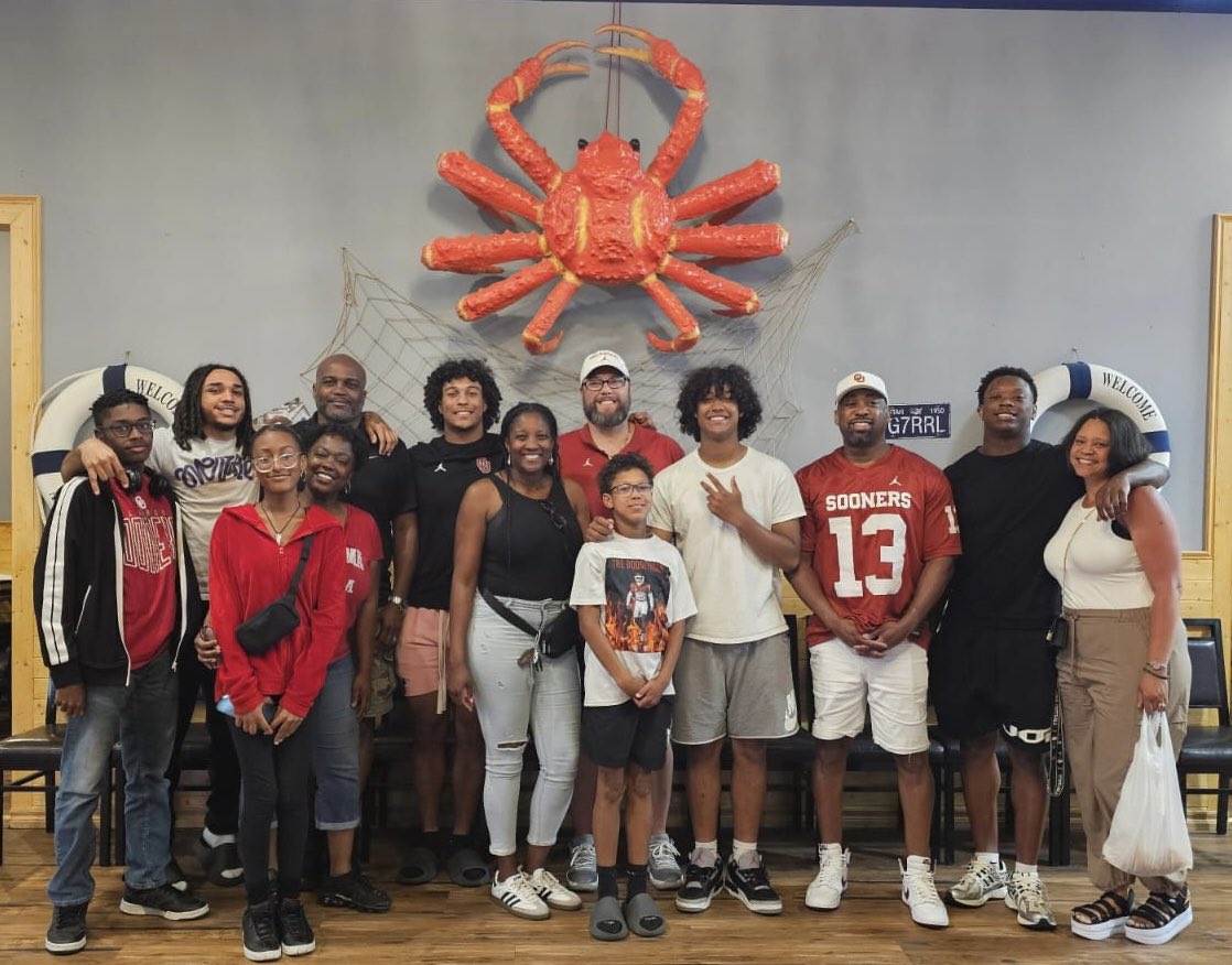 Family! 🅾️🙌🏾🧬
<a href="/jaydan_hardy/">Jaydan Hardy</a> <a href="/mboganowski45/">michael boganowski</a> 
<a href="/reggie_powers/">Reggie Powers III</a> <a href="/OU_Football/">Oklahoma Football</a>