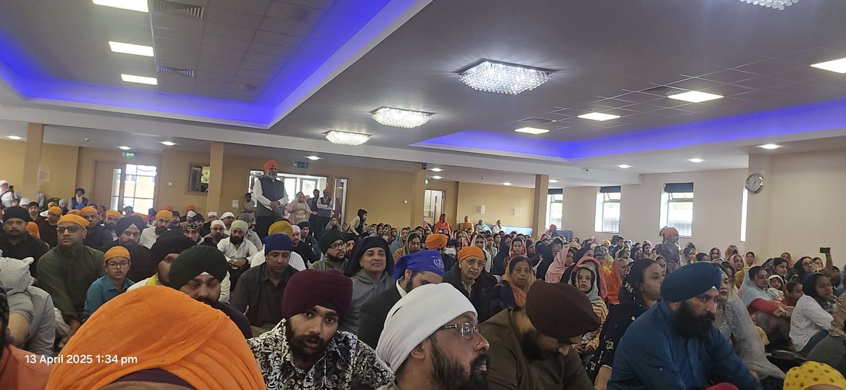 SukhbirJSingh's tweet image. Thousands of #Sikhs celebrating #Vaisakhi2025 in #MANCHESTER. May #waheguru give us all strength to support the poor, defend the defenceless and to care for #humanity @McrMuseum @citysikhs @TanDhesi @PreetKGillMP @adsranghar @AndyBurnhamGM