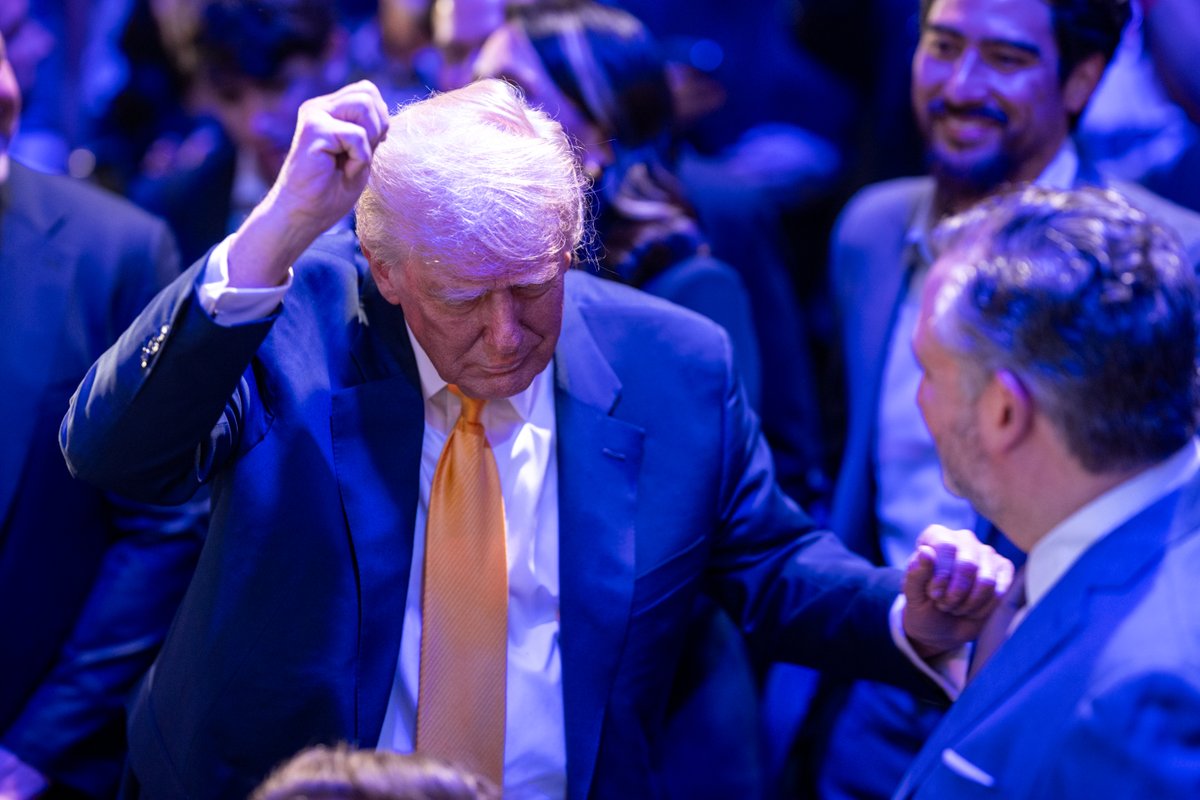 WhiteHouse's tweet image. THE LEGENDARY TRUMP DANCE KNOWN AROUND THE WORLD AT @UFC 314 🔥