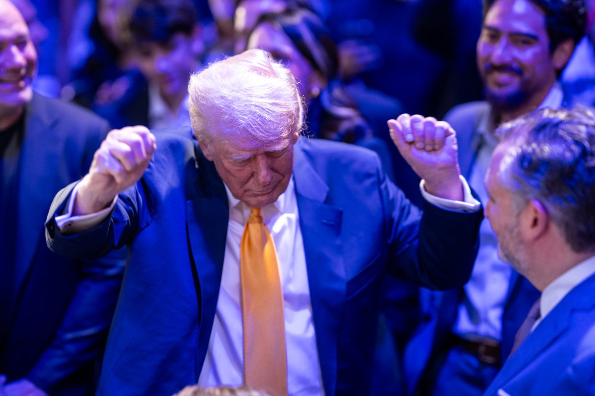 WhiteHouse's tweet image. THE LEGENDARY TRUMP DANCE KNOWN AROUND THE WORLD AT @UFC 314 🔥