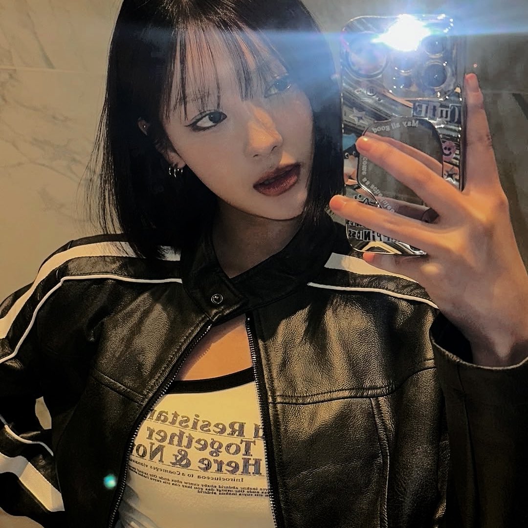 iruykk's tweet photo. 📱 ⇢  𝐤𝐲𝐮𝐫𝐢𝐫𝐢: 
             𝗌𝗉𝗋𝗂𝗇𝗀 𝖻𝗎𝗍 𝗆𝗒 𝗐𝖺𝗋𝖽𝗋𝗈𝖻𝖾 𝗌𝗍𝗂𝗅𝗅
             𝗐𝗂𝗌𝗁𝖾𝗌 𝗂𝗍 𝗐𝖺𝗌 𝖺𝗎𝗍𝗎𝗆𝗇 🌪️ https://t.co/CQJSTEdzc5