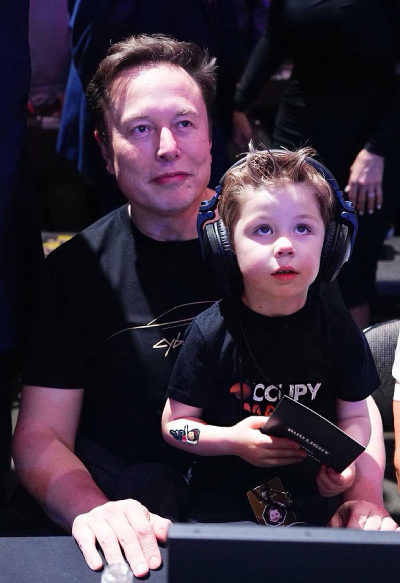 WarriorNight007's tweet photo. @elonmusk Elon Musk and Lil X at the UFC. https://t.co/SVKcRCOmrV