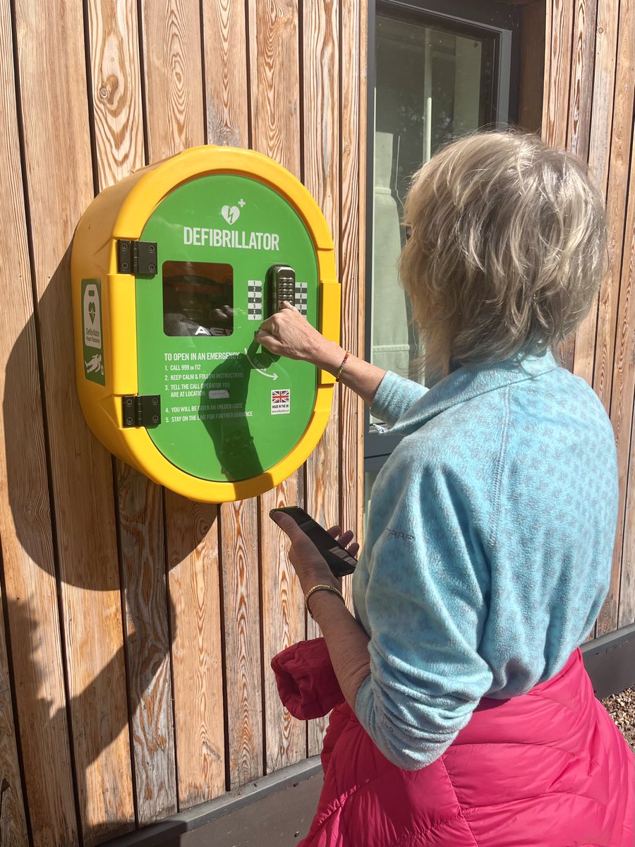 What a gorgeous sunny and warm morning for our monthly Friends of Oxhey Park Clear Up. Thanks all volunteers for helping out. 👍  And as always huge thanks to our lovely friends at <a href="/tasty_bean/">Tasty Bean Cafe</a> for the coffee. 👍😘 #litterpick