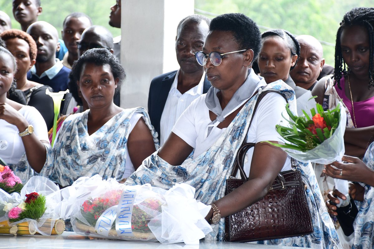 Nyamagabe's tweet photo. Umuhango wo #Kwibuka31 waberaga ku Rwibutso rwa Jenoside rwa #Musange, wasojwe n'igikorwa cyo kunamira imibiri y'abazize Jenoside yakorewe Abatutsi mu 1994 isaga ibihumbi 26 iruhukiye muri uru Rwibutso no gushyingura mu cyubahiro indi 2 yabonetse.
#Kwibuka31
Twibuke twiyubaka https://t.co/bBN4wYqklA