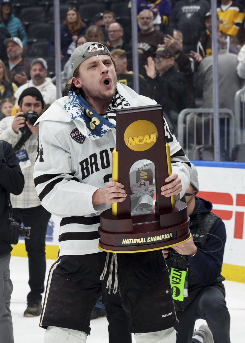 WMUHockey's tweet photo. YOU WEREN’T DREAMING

#BroncosReign https://t.co/Q4TDaSRm4D