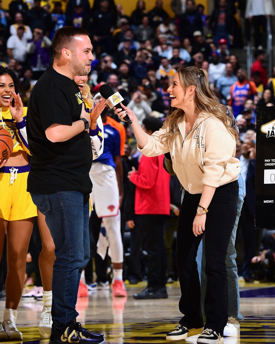 WEAR by Erin Andrews (@wearbyea) on Twitter photo A moment for the outfit… and another one for @hayleyelwood✨ 🏀
l8r.it/VFOm
📸: <a href="/adampantozzi/">Adam Pantozzi</a> A moment for the outfit… and another one for @hayleyelwood✨ 🏀
l8r.it/VFOm
📸: <a href="/adampantozzi/">Adam Pantozzi</a>