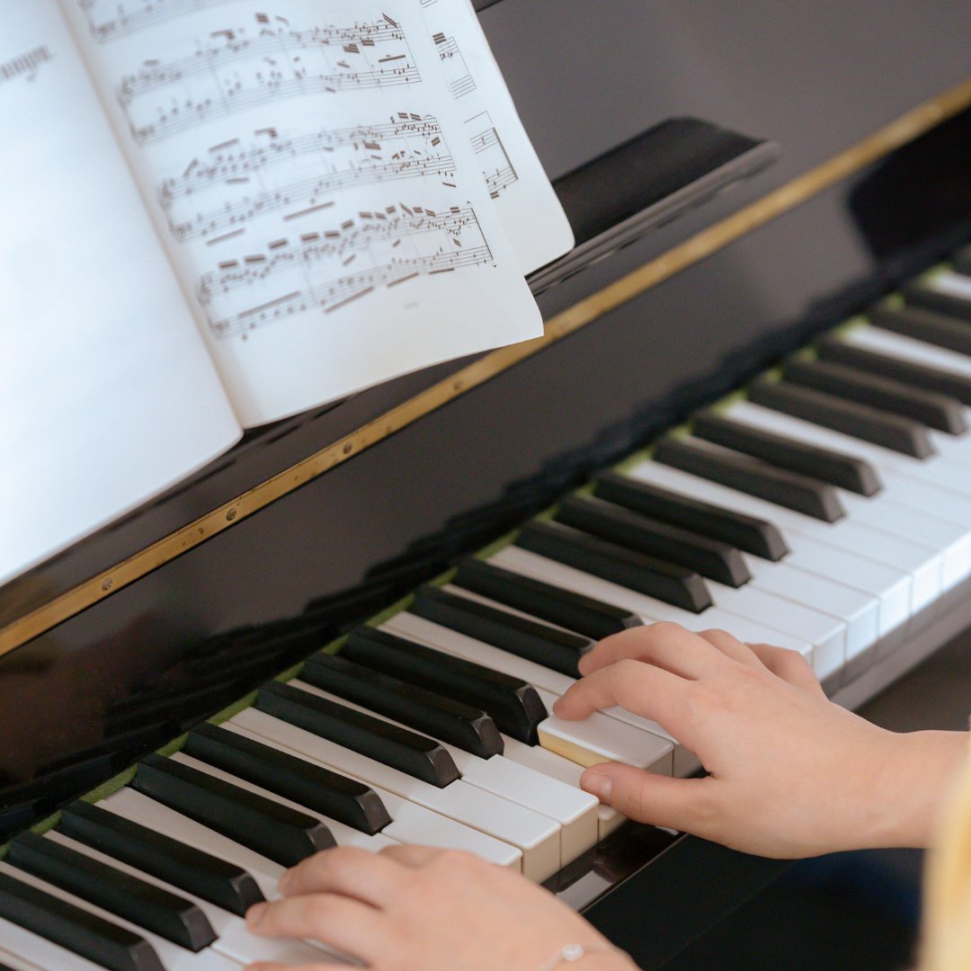 Looking to expand your sheet music collection? 🎶📚 Check out our Vinted shop! We have over 150 secondhand sheet music books available for just £1 each! Click here to explore our collection: loom.ly/Li-LDkY