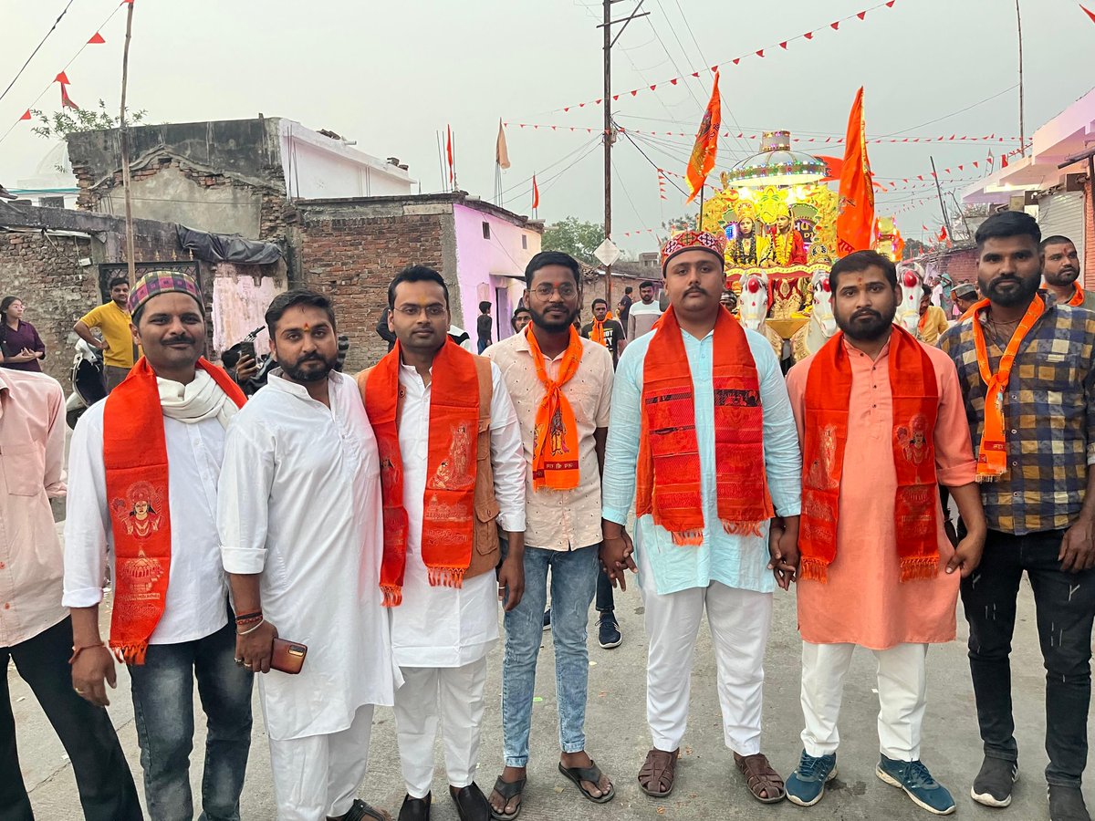 Balkrishnagurh's tweet image. मैहर -मुकुंदपुर में विश्व हिन्दू परिषद बजरंग दल के मार्गदर्शन में हिन्दू उत्सव समिति द्वारा आयोजित भव्य श्री राम शोभायात्रा में सम्मिलित हुआ, प्रभु श्री राम ,हनुमान जी , भारत माता की भव्य झांकियो का दर्शन और आरती करने का सौभाग्य भी प्राप्त हुआ  🙏🚩
जय श्री राम 🚩