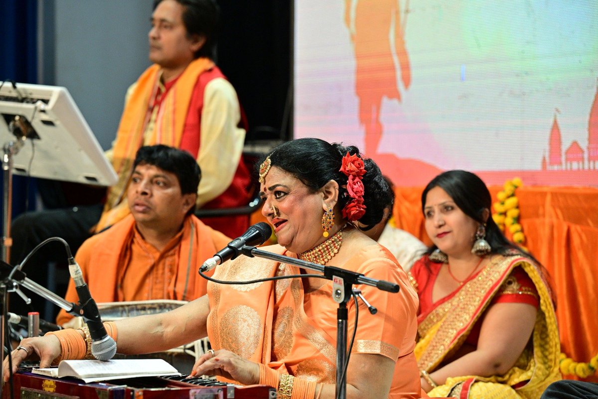 AIRNewsHindi's tweet photo. तीन दिवसीय अयोध्या पर्व आज नई दिल्ली स्थित इंदिरा गांधी राष्ट्रीय कला केंद्र (IGNCA) में संवाद, संगोष्ठियों और लोक संगीत के साथ संपन्न हुआ।
#AyodhyaParv https://t.co/qxECvfj9fs