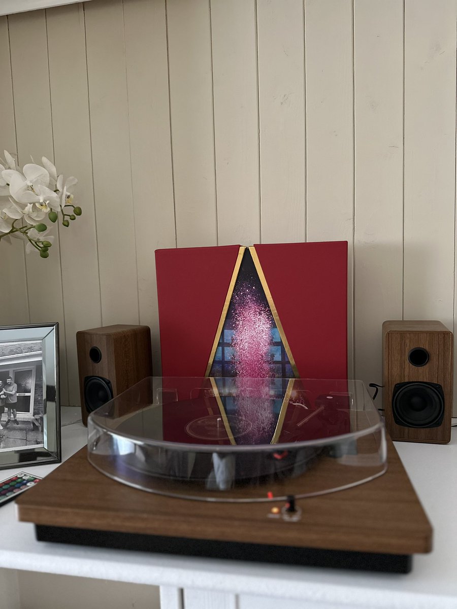 ryanmogs's tweet image. I can’t believe my #adele Vinyl has finally arrived 🥰

Sounds perfect 
#adelevinyl #adelevegas