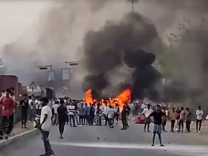 AdvocateAnand15's tweet photo. "The Murshidabad violence, under the guise of protest against the Waqf Amendment, is a premeditated act of anarchy. Attacks on peaceful Hindu citizens and police violate Article 25 and the rule of law. The state must act sternly under relevant BNS provisions."
#AdvocateAnand15 https://t.co/VnqbFUiYtg