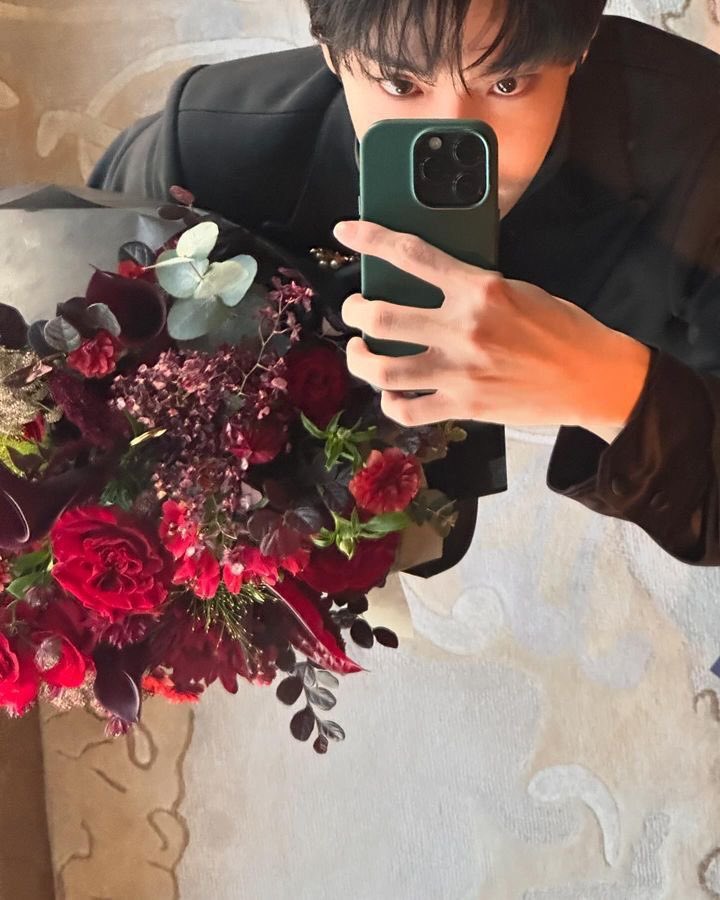 SXYSXAX's tweet photo. finally #GRADUATION20TH_VCS https://t.co/G1h4wZn8ze