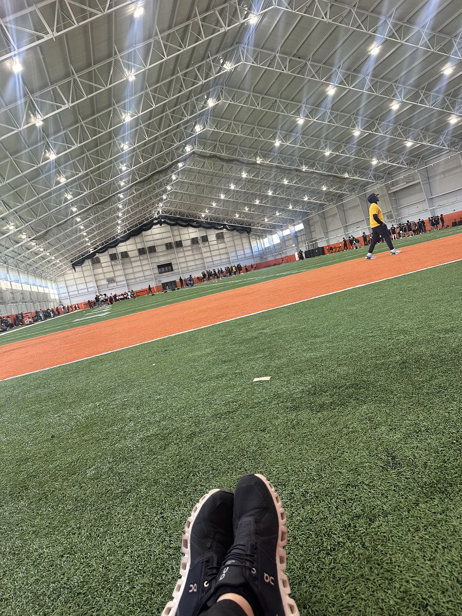 BrooksCherry6's tweet image. The most beautiful day in Ohio at @Elite11! These facilities are top notch. #QBlife #brotherhood #🅱️uiltdifferent #neveroutworked
