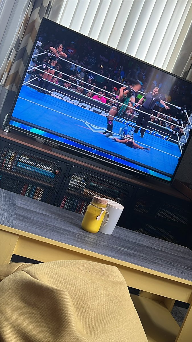 StephenHallet19's tweet photo. When he lets you watch @WWE #smackdown as he is cooking Sunday dinner!!! Definitely a keeper 🙈 #date #wwe #lifegoals #happiness #LGBTQIA https://t.co/GzOqLBe2dg