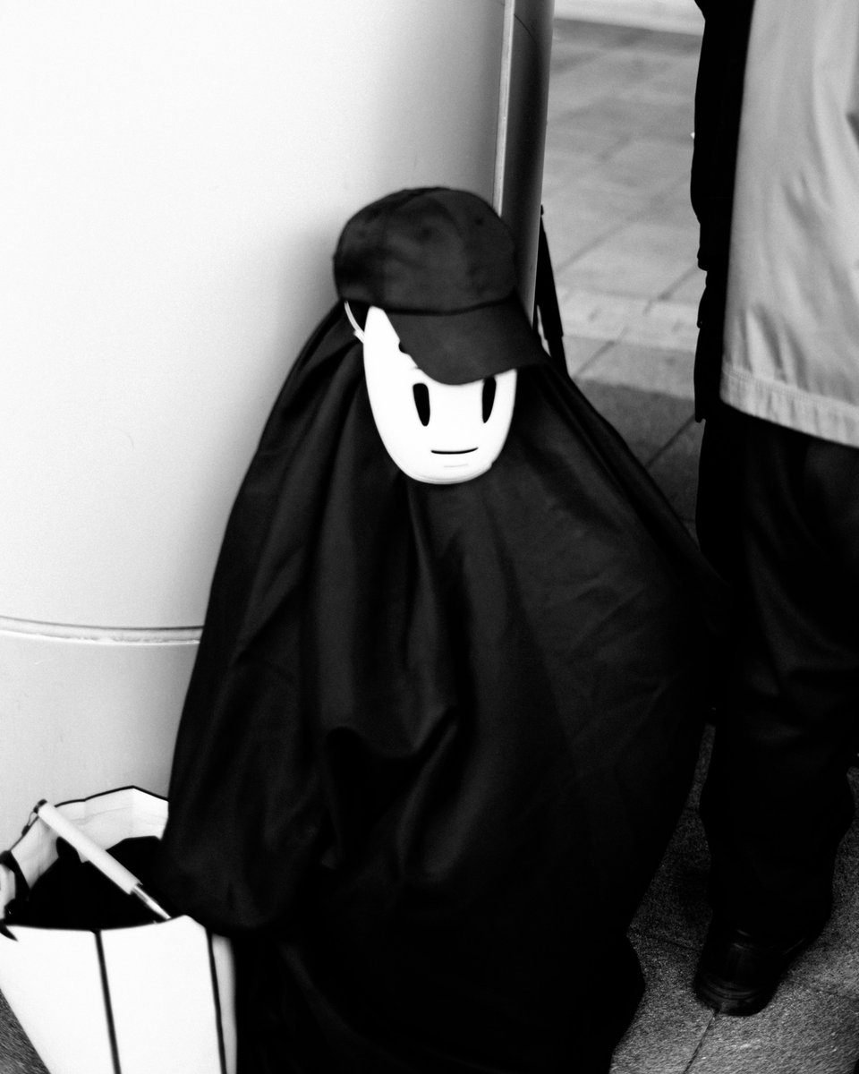 do_it_now_'s tweet photo. 움직이시기 전 까지 그냥 모양 잡아놓고 가면이랑 모자 씌운줄 알았어요.

#カオナシ
#부코 https://t.co/rKqsfaydKX