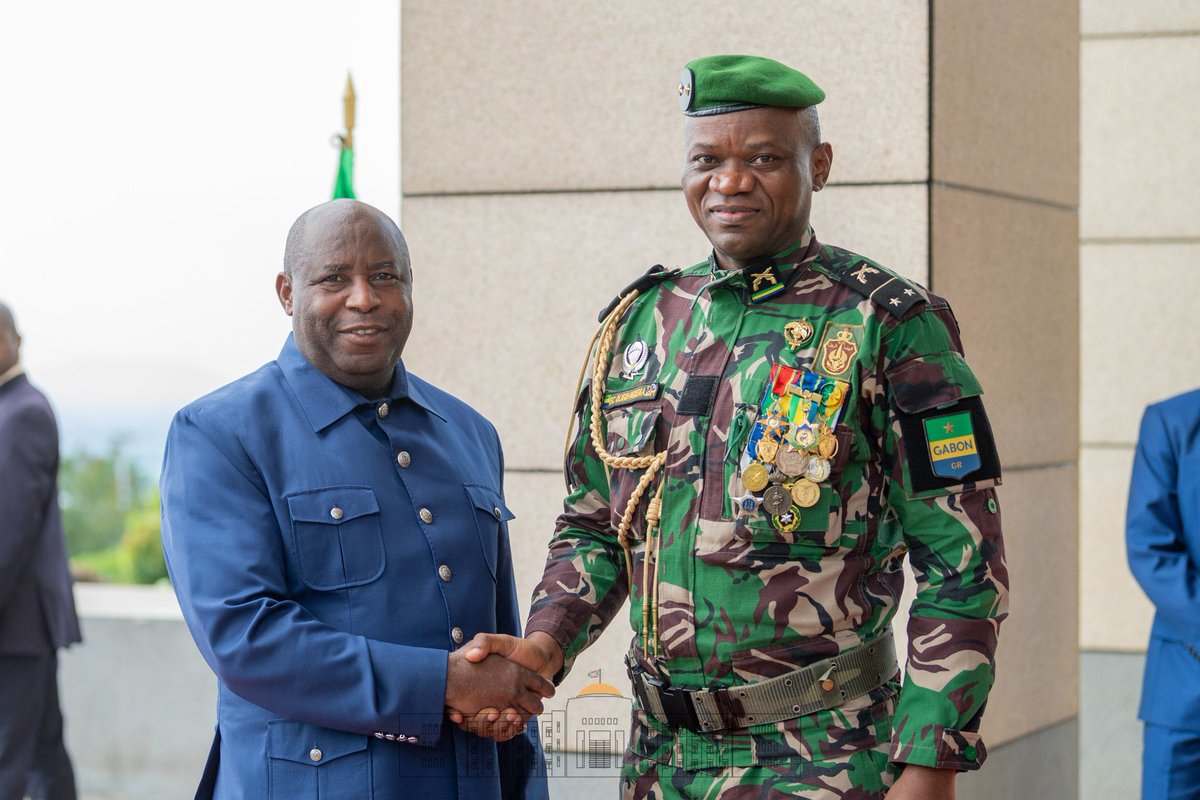 GeneralNeva's tweet image. Je félicite chaleureusement SE @oliguinguema pour sa victoire écrasante à l'élection présidentielle au Gabon, signe éloquent de la confiance que le peuple Gabonais porte en son leadership, après une transition conduite avec brio et sagesse.
Tous mes vœux de succès cher frère !