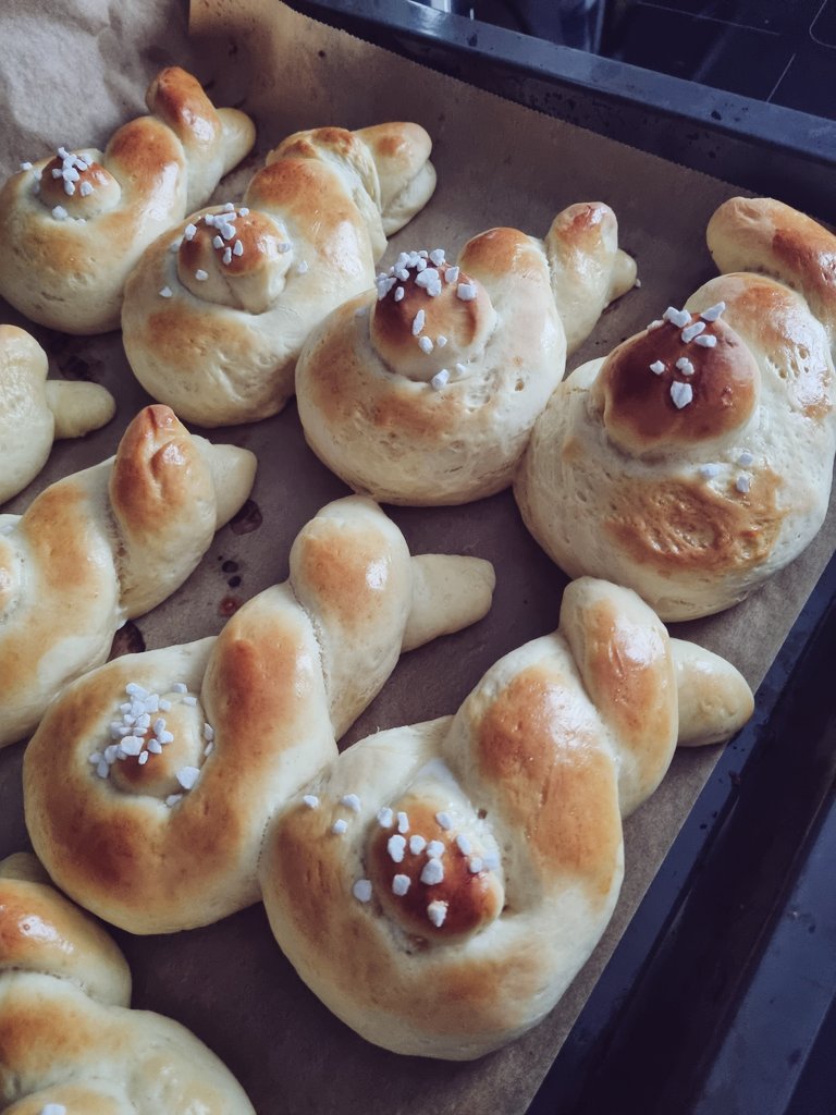 Die Muddi hat nach Nachtschicht und 5std Schlaf mit dem Kind zusammen gebacken.