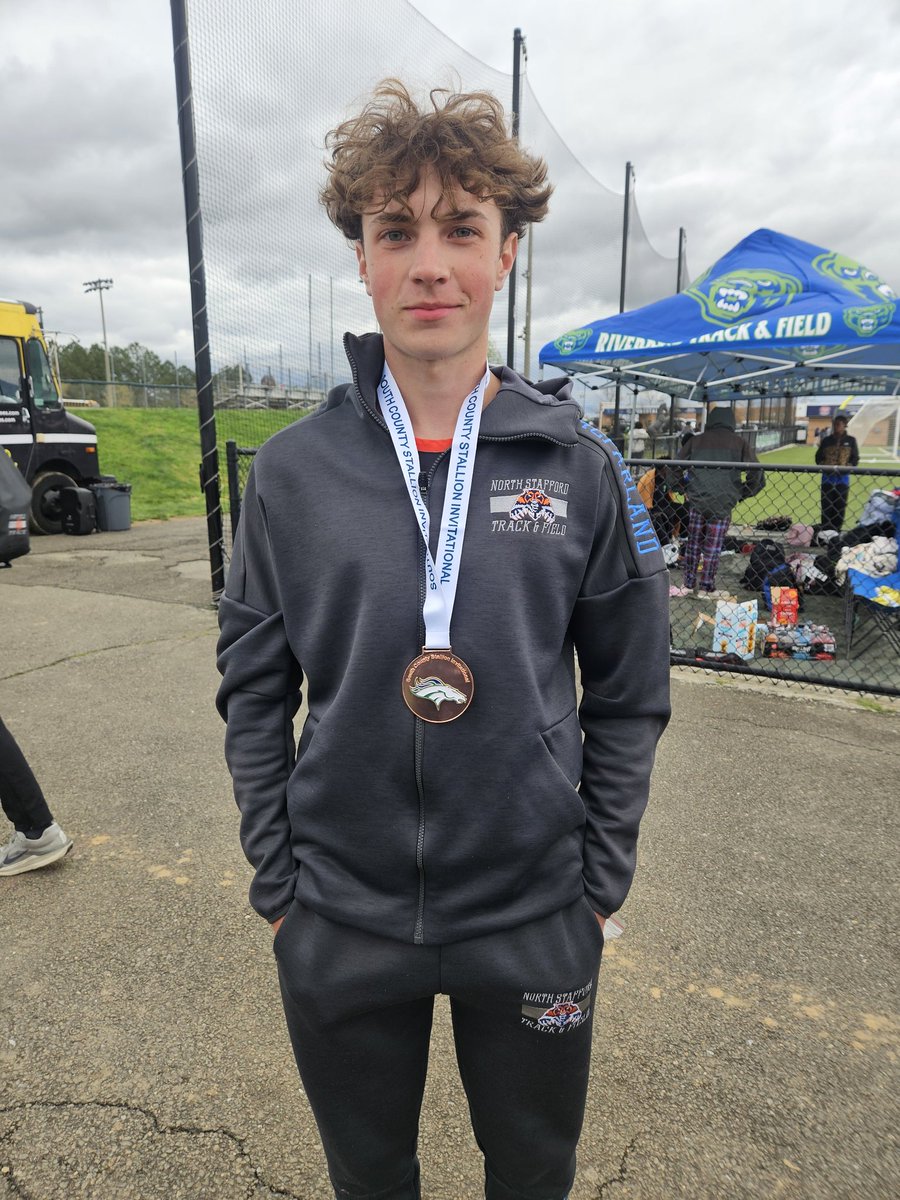 Congratulations to Seth McFarland on placing 3rd in the 400m with a 51.15!!!