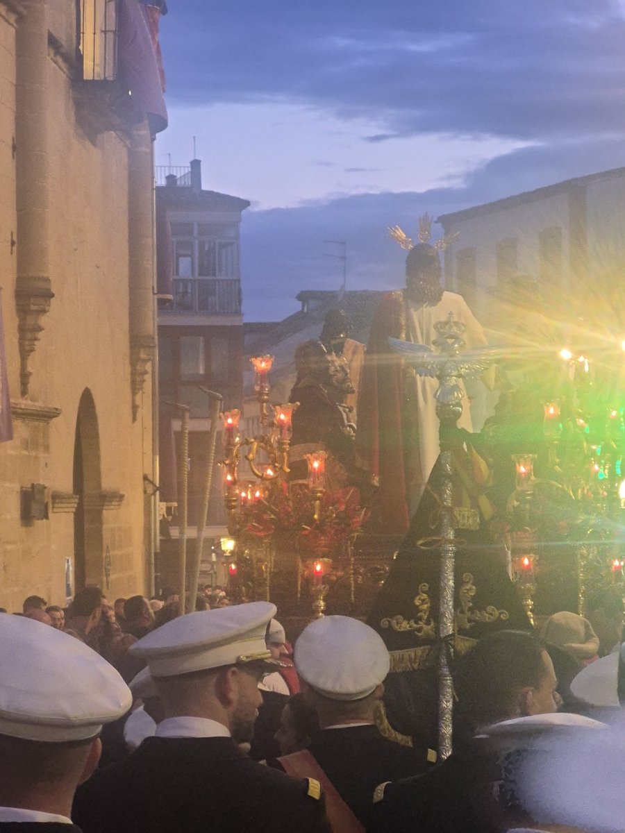 bandagranpoder's tweet image. [21:06] Carrera Oficial @santacenabaeza 
🎼 El Hijo de Dios
🎼 El Alma de Triana