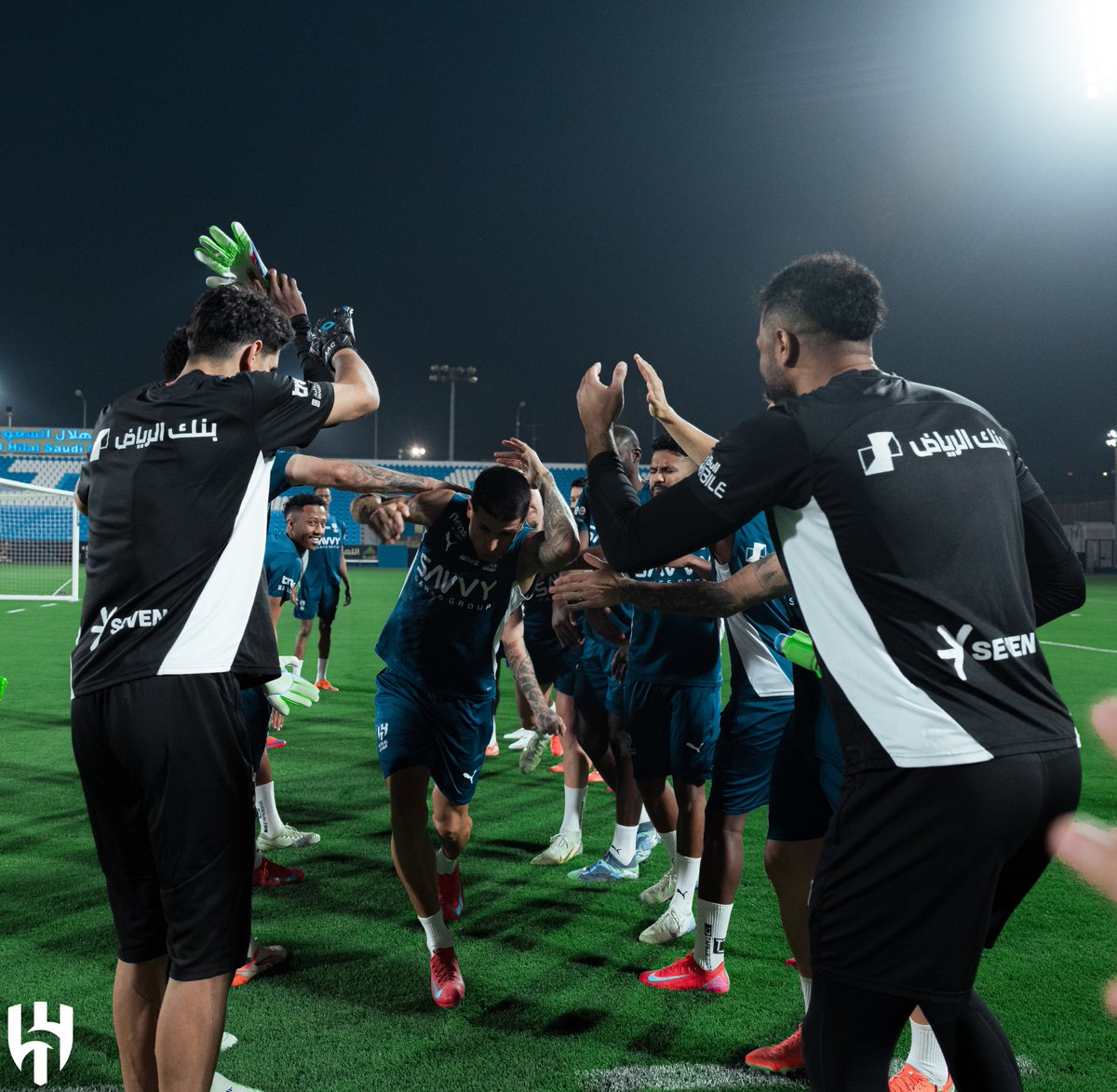 Alhilal_FC's tweet photo. "كانسيلو" يعود إلى المشاركة في التدريبات الجماعية 💙🔙 https://t.co/AcLNxzwD5C
