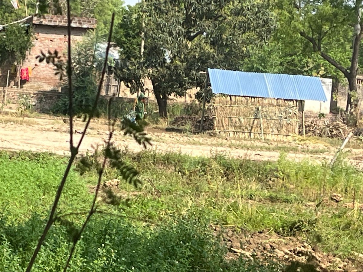 ये कल देर रात दबंगो द्वारा कब्जा किया गया
