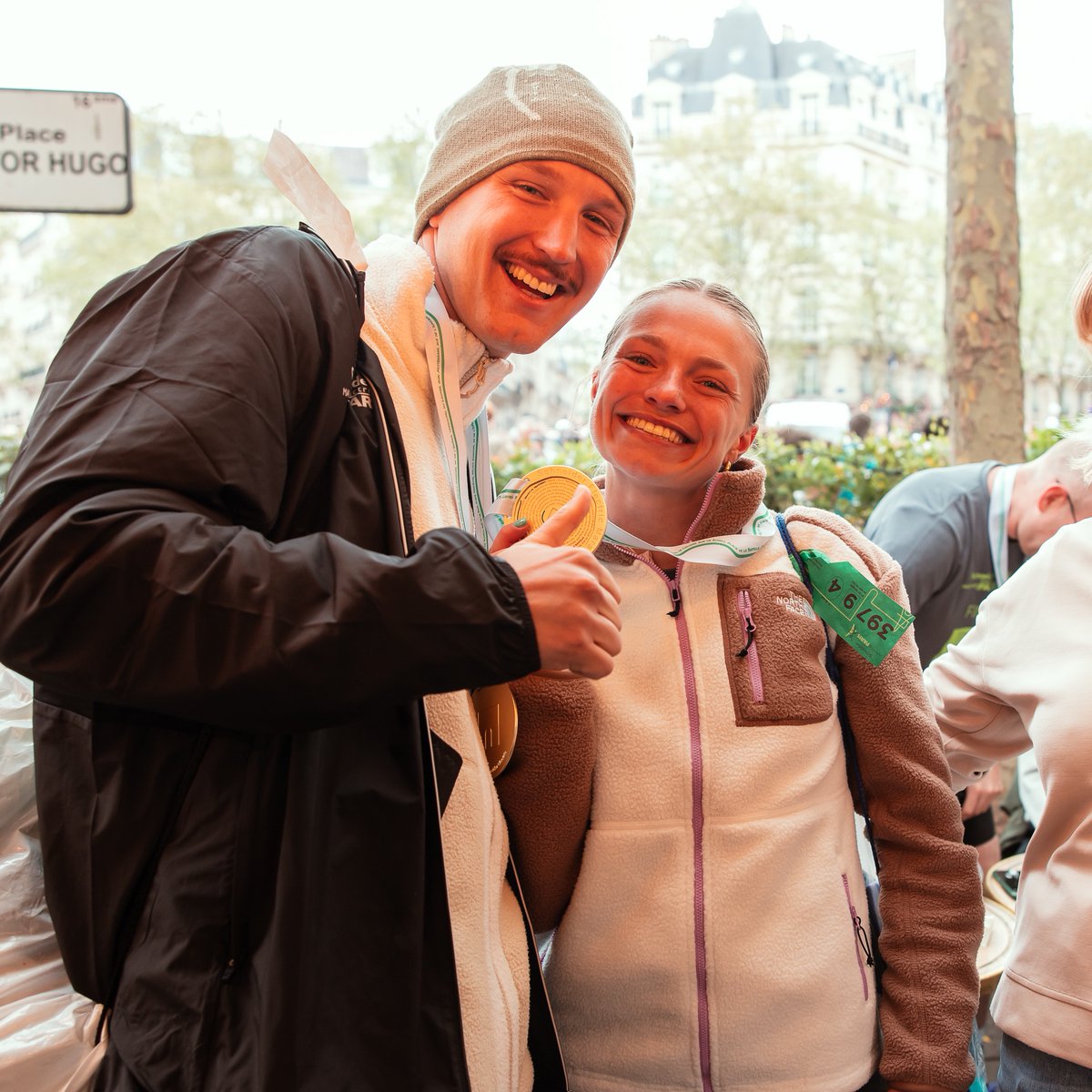🎉 Lundi est là, et tu sais ce que ça veut dire… #MedalMonday time 🏅 
Alors, comment ça va ce matin, finishers du #SchneiderElectric #ParisMarathon ? 💪