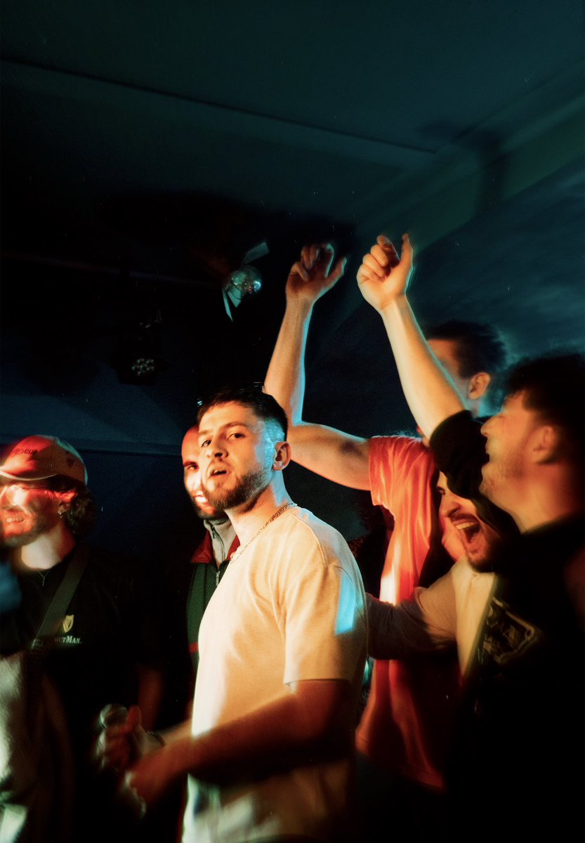 nevon___'s tweet photo. juste merci pour le concert de vendredi la miff c’était incroyable mdr faites qu’on fasse des concerts comme ça tous les jours pour le sport ❤️ 

toutes les personnes impliqués, le public qui était au rendez vous, le bateau qui nous a accueilli, juste merci pour cette soirée 🙏❤️ https://t.co/6cUm56uXAl
