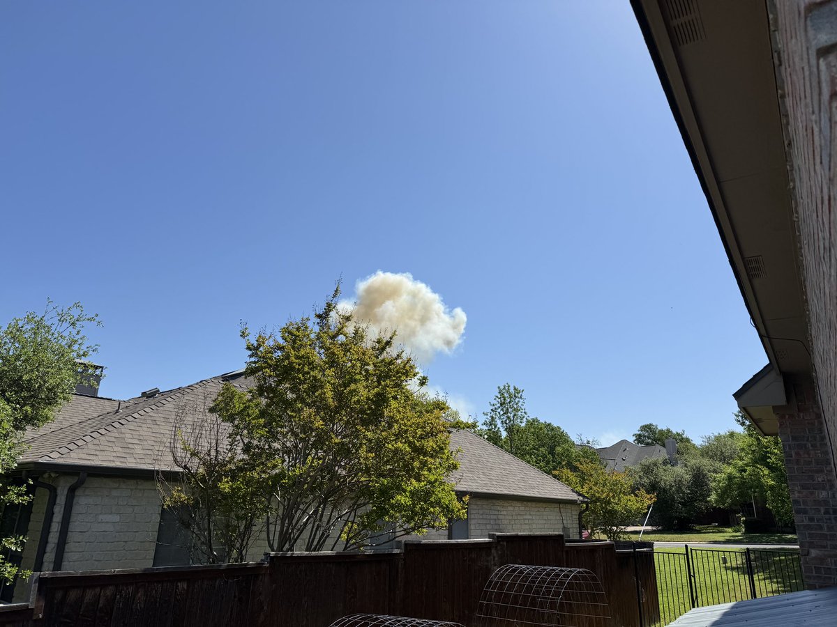 arjunjain527's tweet photo. huge explosion shook buildings across NW austin, unclear where from @KXAN_News @Austin_Police @KVUE https://t.co/4oYKHdKdLT